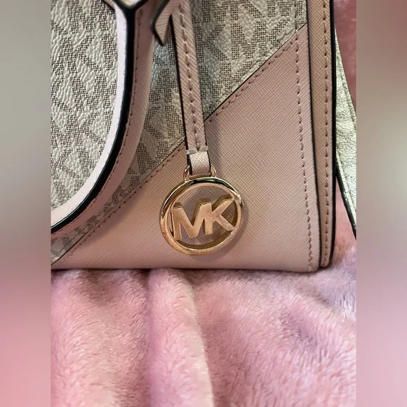 Michael Kors Crossbody Bag - Picture 4 of 12